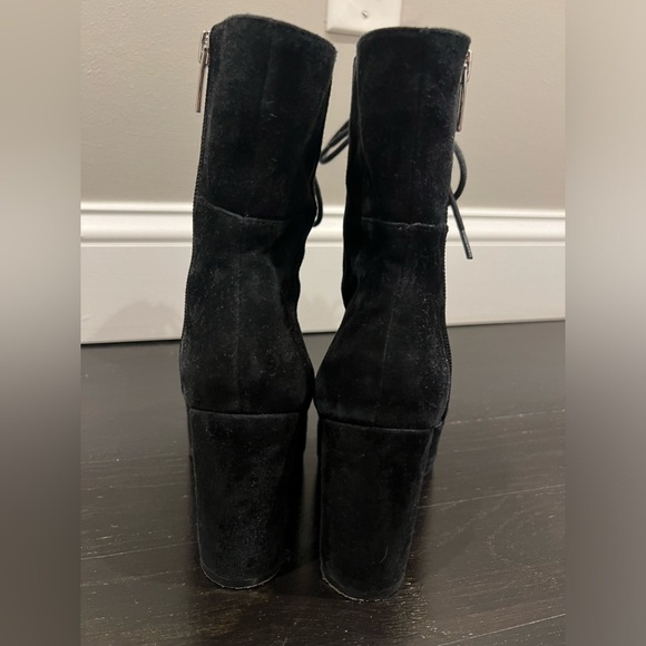 VINCE CAMUTO TEISHA BLACK SUEDE LACE UP BOOTIES SIZE 5 - Picture 6 of 8